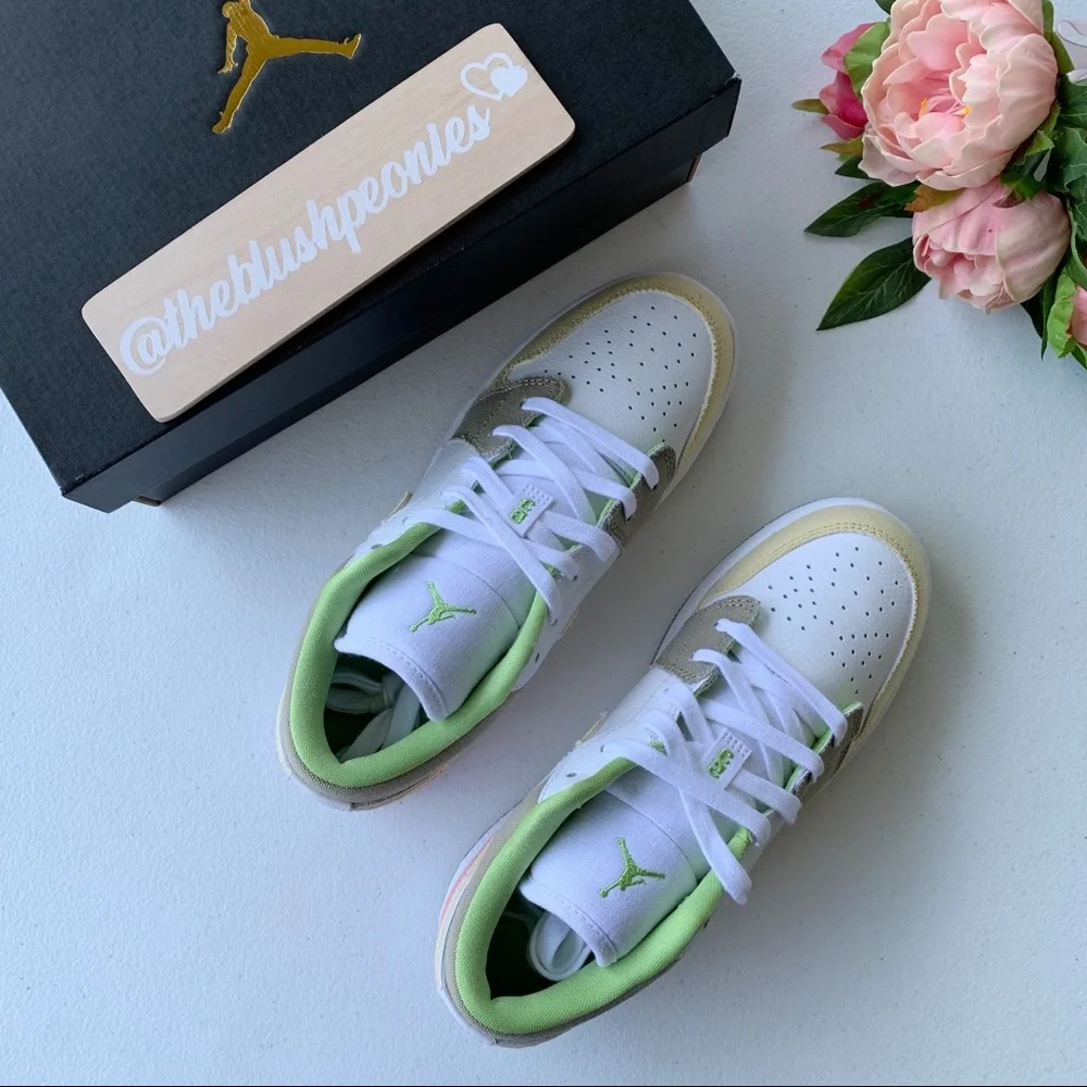 Air Jordan 1 Low NWT - Picture 7 of 11
